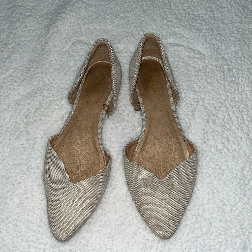 Old Navy Tan and Gold Pointy Flats